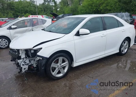 2013 Toyota Camry Se z USA, uszkodzony, nr VIN 4T1BF1FK3DU256262